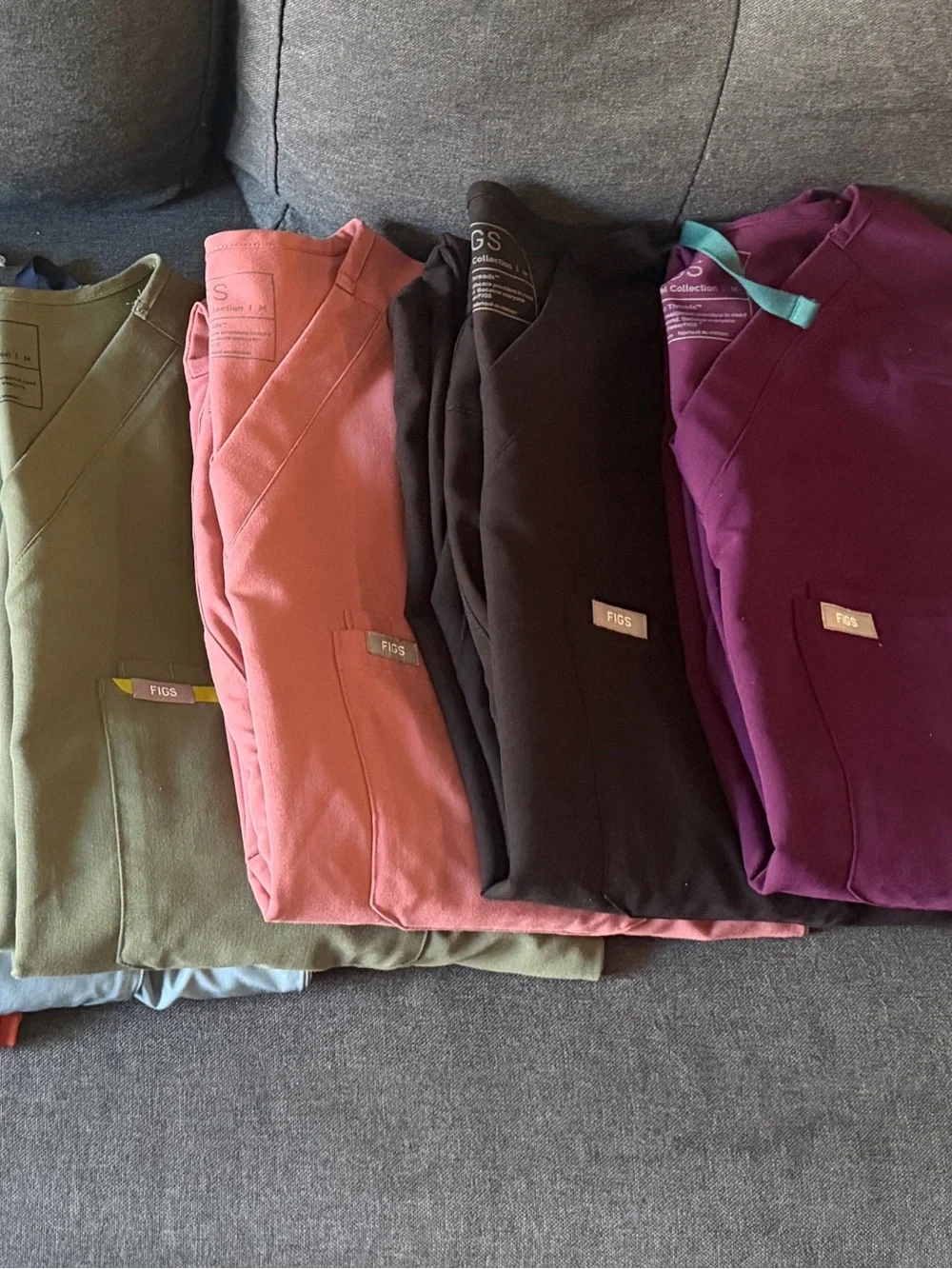 FIGS Men’s V-Neck Scrub Sets w/joggers